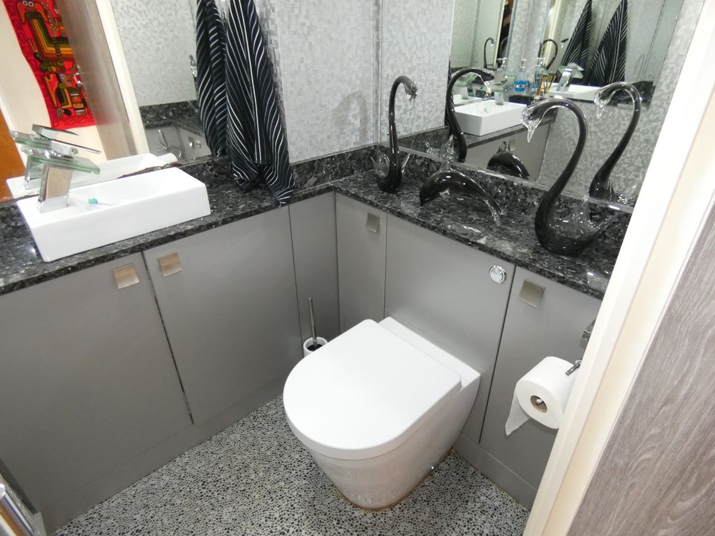 Ground Floor W/C- click for photo gallery